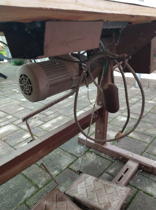 Mașină de cusut ...