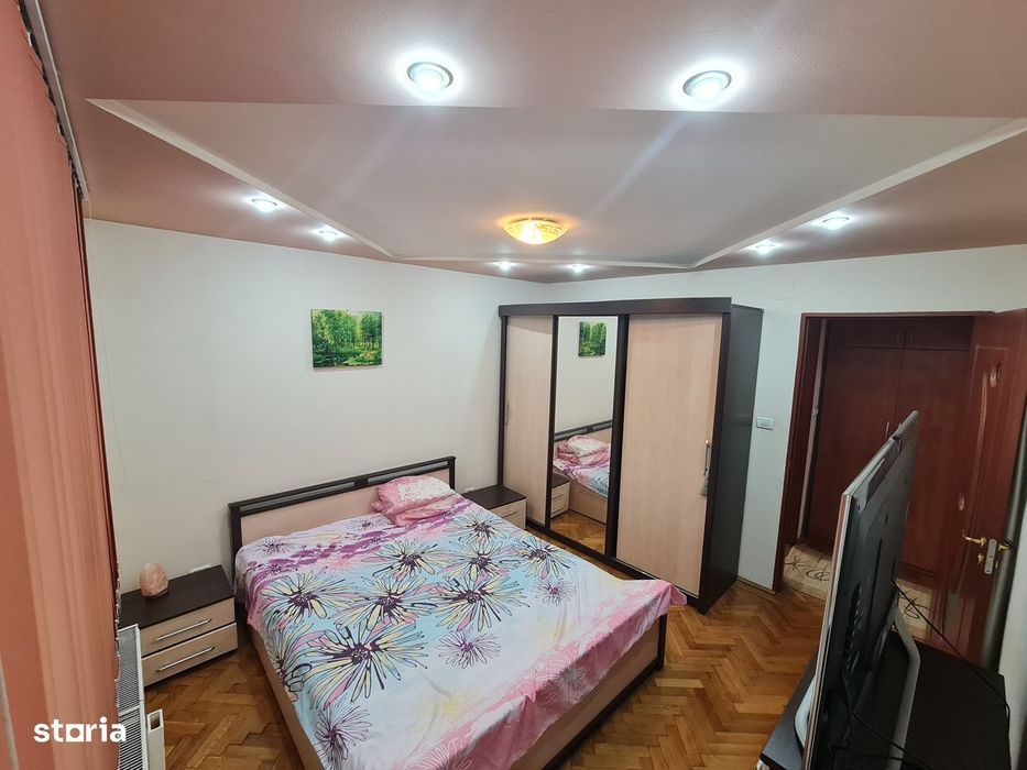 Inchiriez apartament 2 camere Modern Bou Rosu, et. 1, Centrala, Clima.