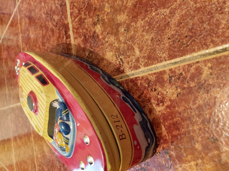 Стара метална кутия