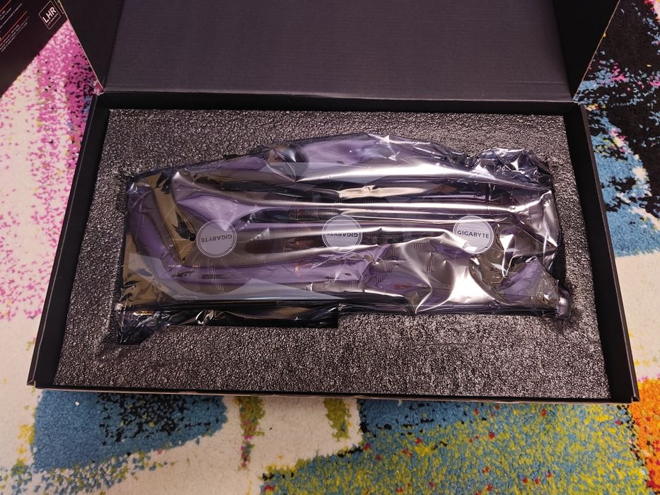Nvidia GeForce RTX 3080 la cutie cu toate accesoriile