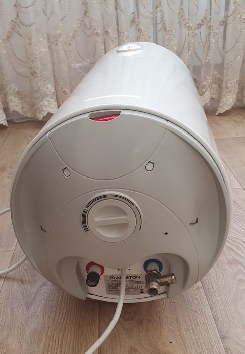 Продам водонагреватель '"аристон "