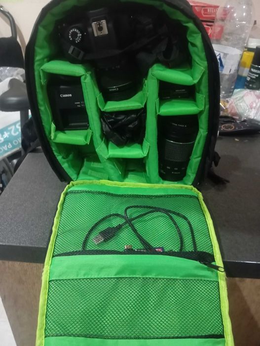 Canon 4000D + обективи 18-55 и 75-300 + раница+ +статив + книга