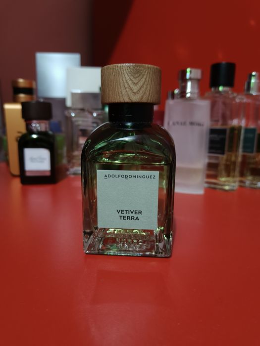 Vând apa de parfum Adolfo Dominguez Vetiver Terra