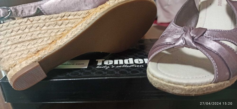 Елегантни дамски обувки от сатен.
Цвят пепел от рози!