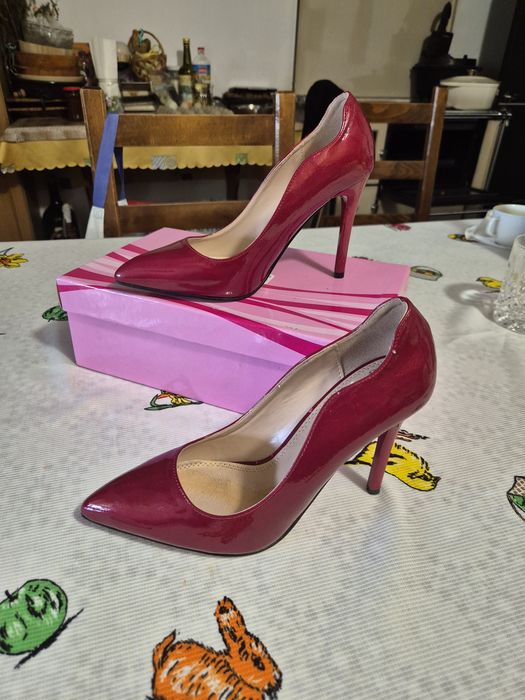 Pantofi noi din piele  rosu inchis