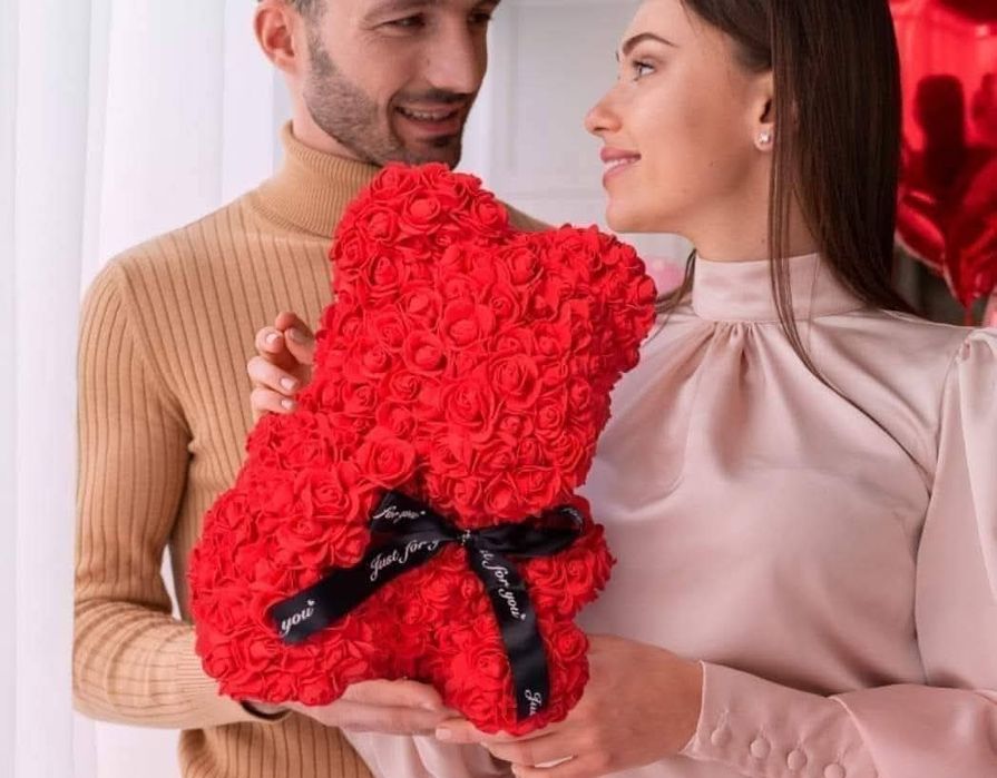 Мече от рози в червен цвят