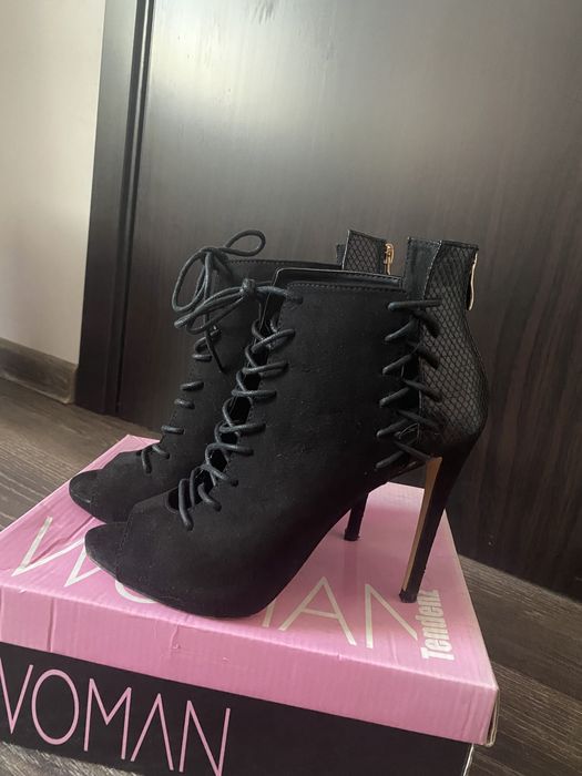 Обувки с висок ток