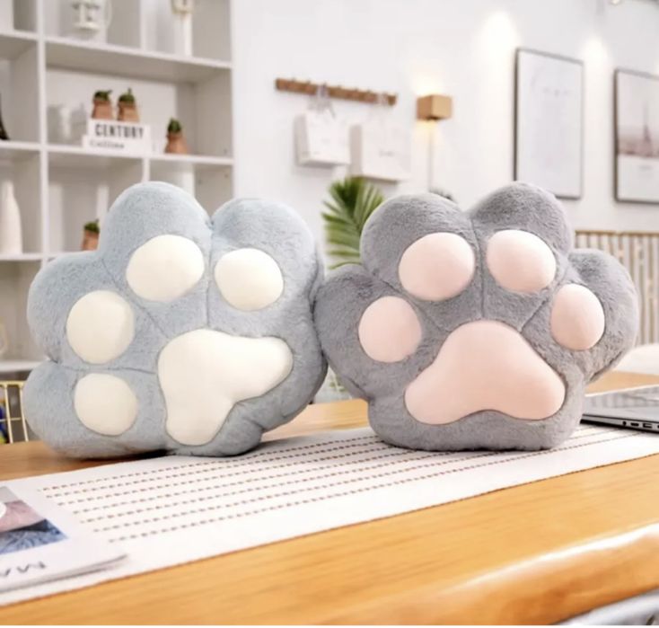 Лапка-подушка-плед