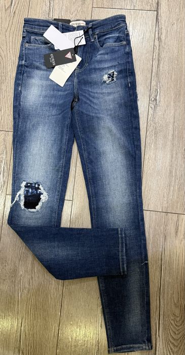 Дънки Guess нови с етикет