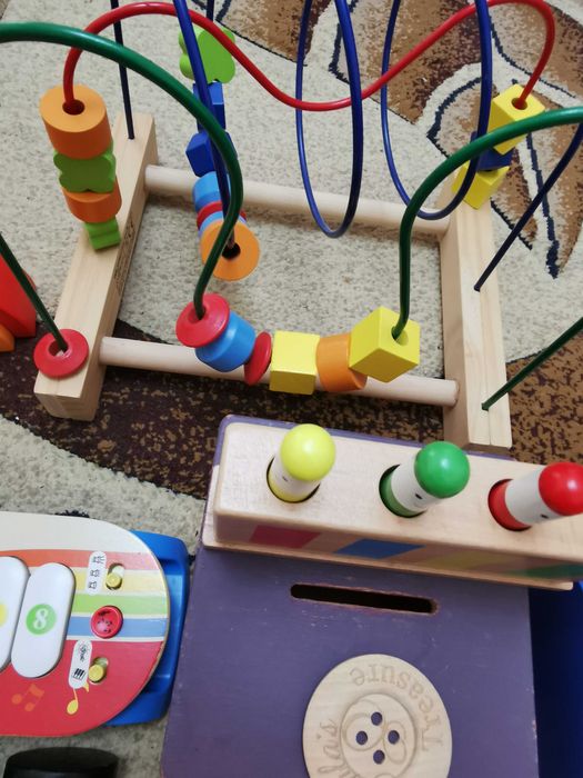 Vând jucării Montessori lemn