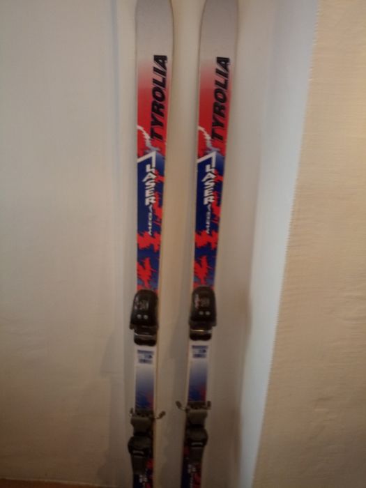 Vând schiuri  cu legături pt adulti TYROLIA Mega Laser