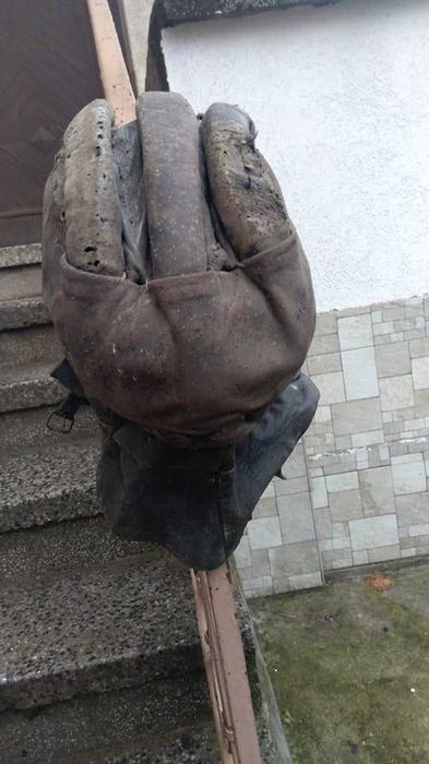 Стара каска от естествена кожа