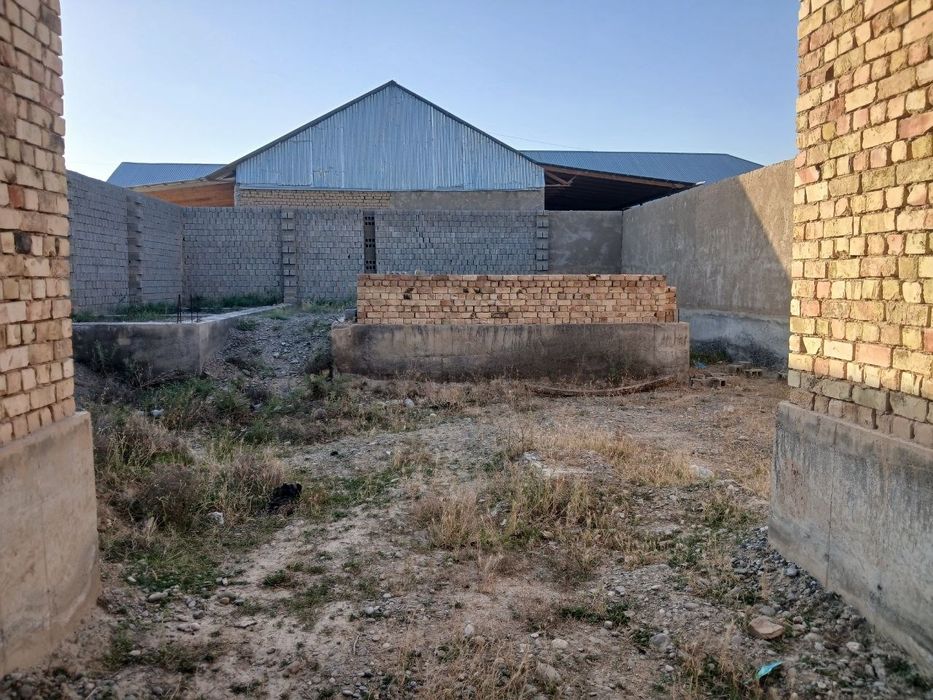 Uchastka sotiladi