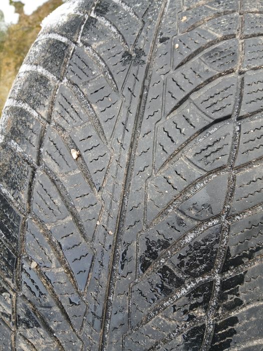 Vând 2 anvelope 255 50 19 marca Good Year RUN FLAT în stare excelentă