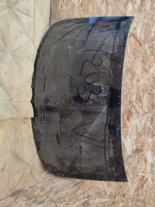 Задний лобовой стекло