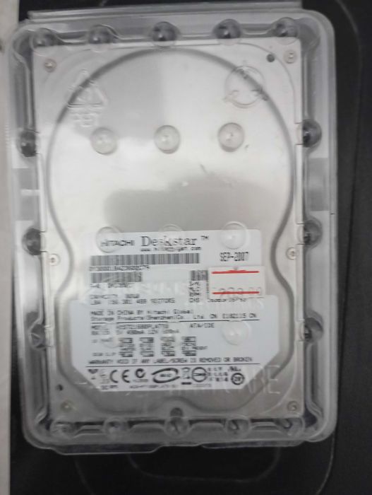 Vând calculator cu monitor, tastatura, mouse, boxe