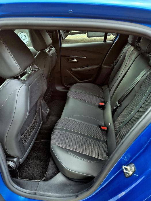 Peugeot 208 1.2i GT Line 101hp автомат