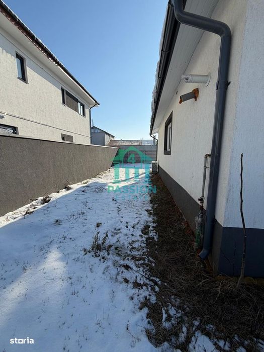 Casa / Vila cu 5 Camere, Tarlungeni, Strada Izvorului