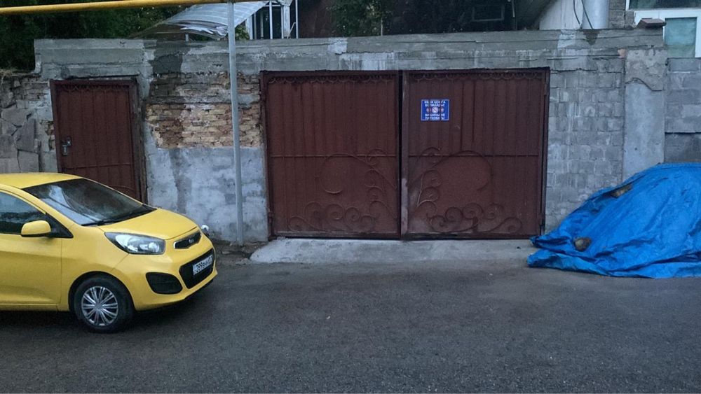 Железные ворота и калитка
