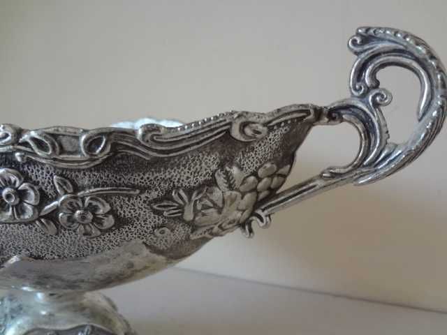 Голяма разкошна сребриста купа