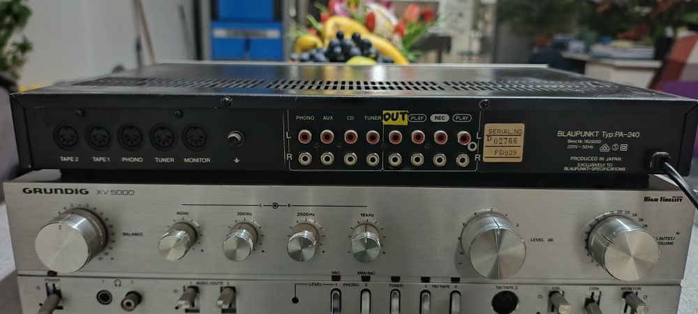 Muzică cu  preamplificator Grundig  xv5000 Blaupunkt  pa-240