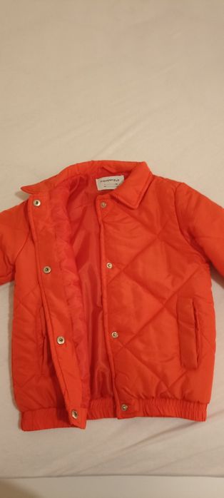 Яке бомбър момиче