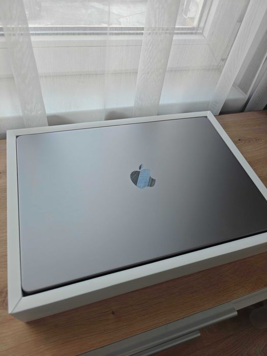 MacBook Pro 16' 16GB RAM 512GB M1 Pro