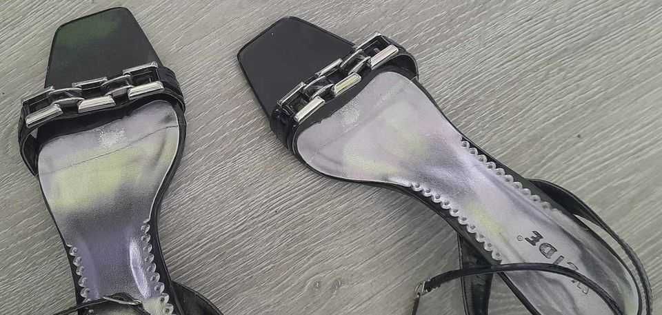 Sandale cu toc elegante pentru ocazii speciale