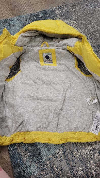 Продавам детско жълто елече LC Waikiki