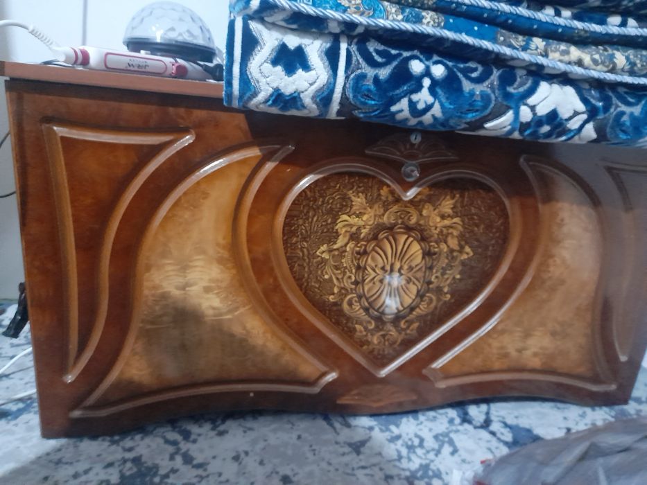 Spalni mebel kamplekt sotiladi 700$. Kelishiladi hali