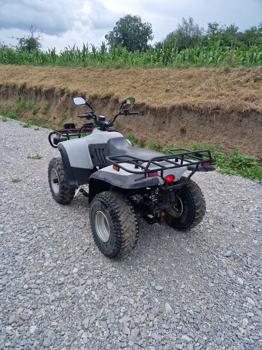 Vănd atv în stare foarte bună