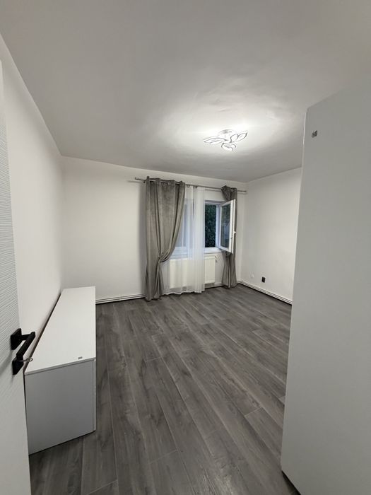 Închiriez garsonieră