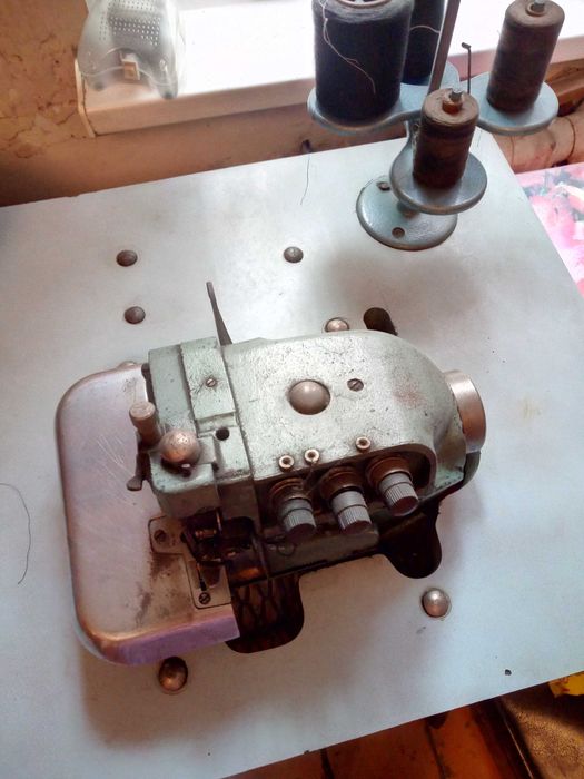 Продам оверлок 208 класса