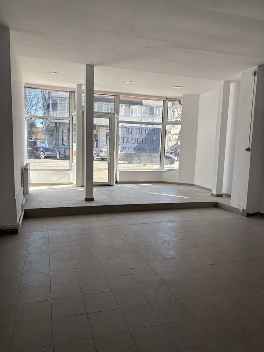 Inchiriez spatiu comercial Str.M.Eminescu vis a vis Biserica Catolica,