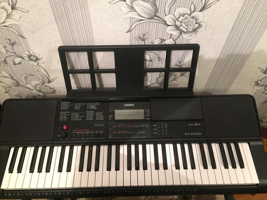 Продаю новенький синтезатор