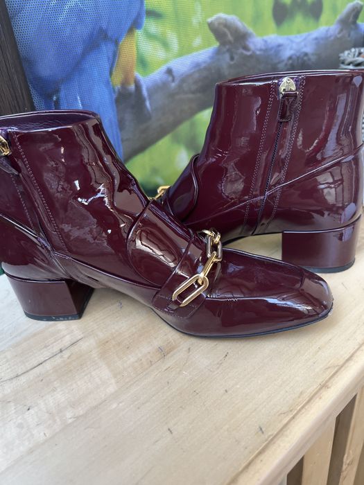 Ghete din piele lacuita ,Burberry