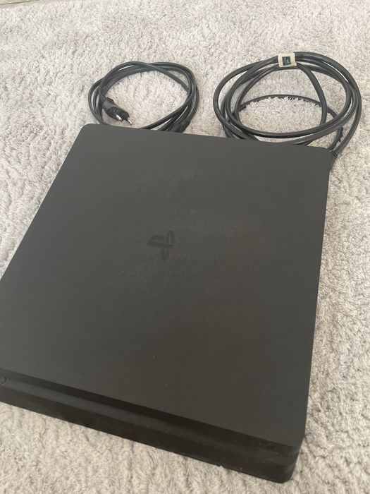 Sony Playstation 4 Slim + 3 controlerii de joc + camera-video