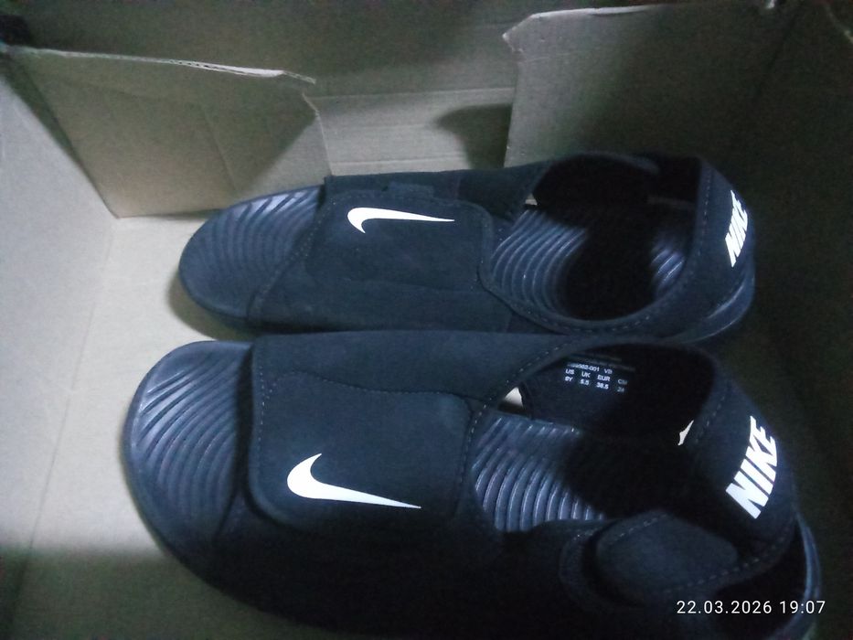 Sandale Vara firma Nike Noi; mărimea 38!