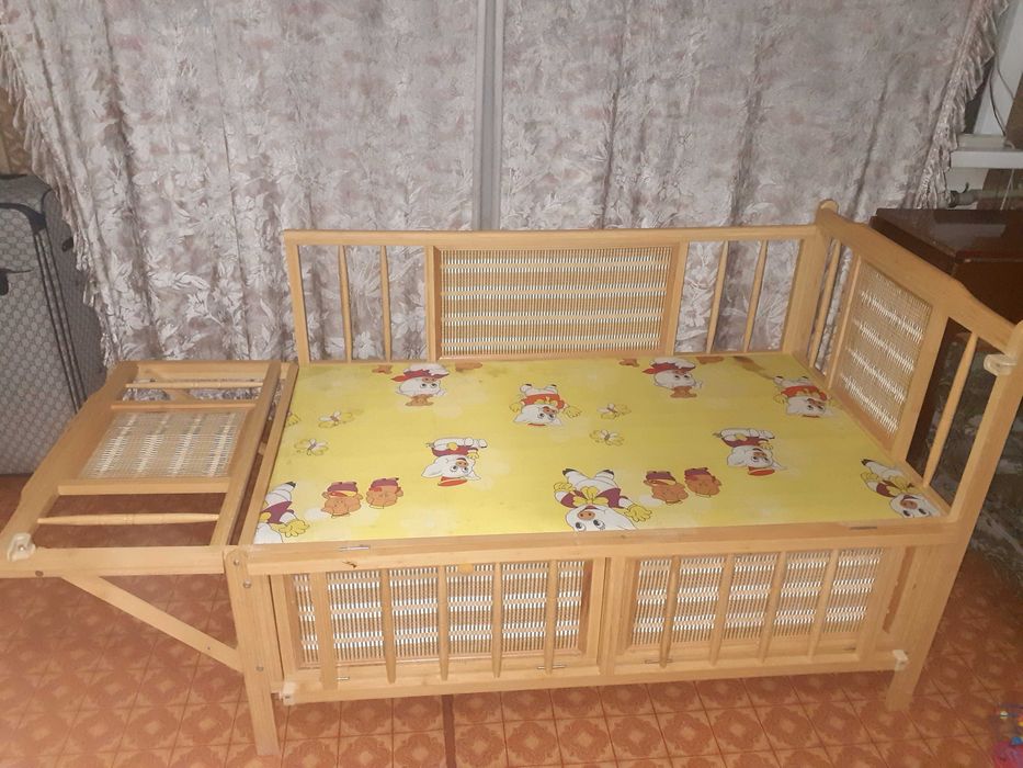 Детская кроватка