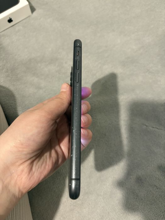 Продам iPhone 11 black 128 gb