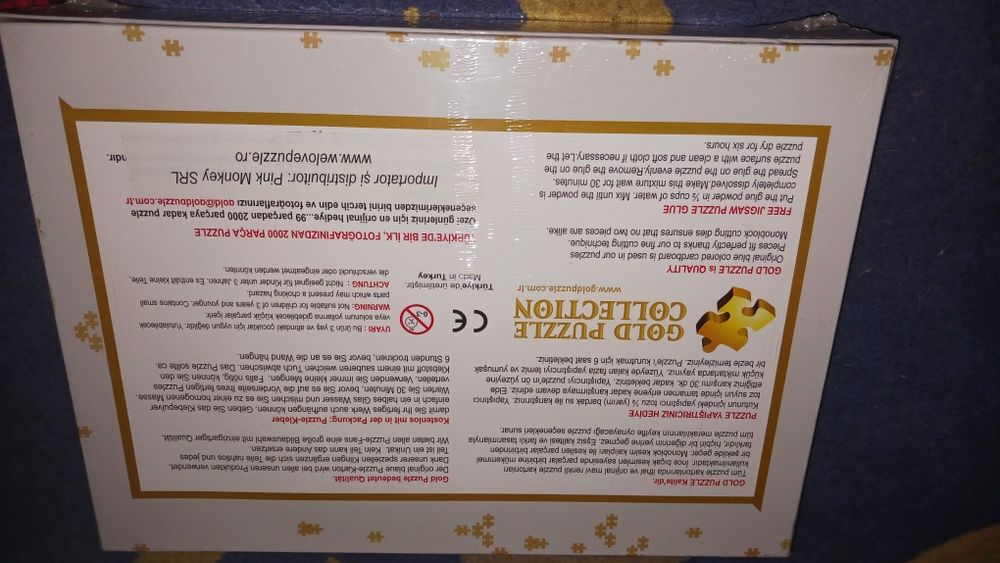 Vand 2 cutii puzzle mărimi  mari