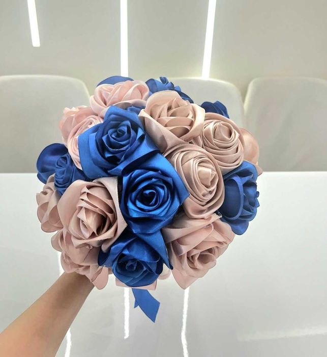 Уникални букети от сатенени рози