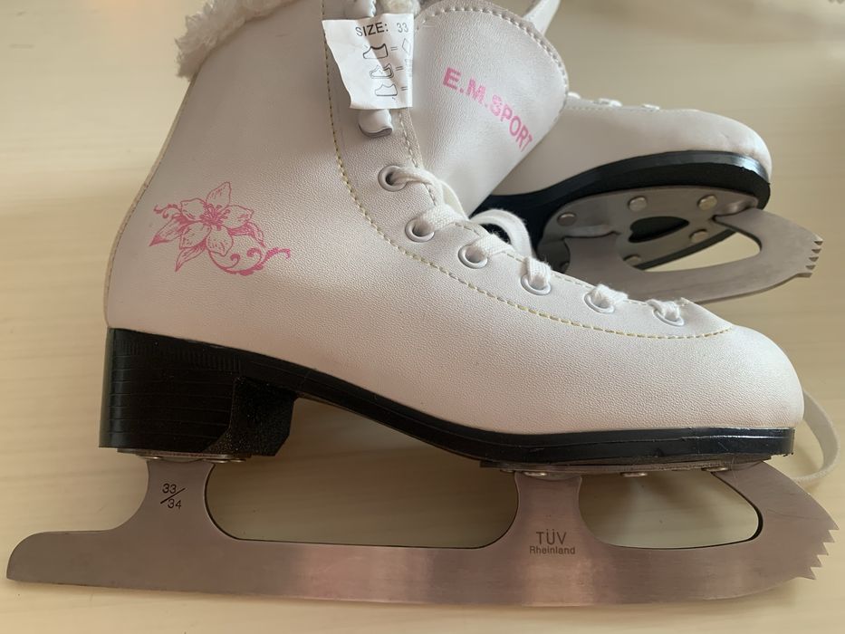 Коньки фигурные, 33 размер.