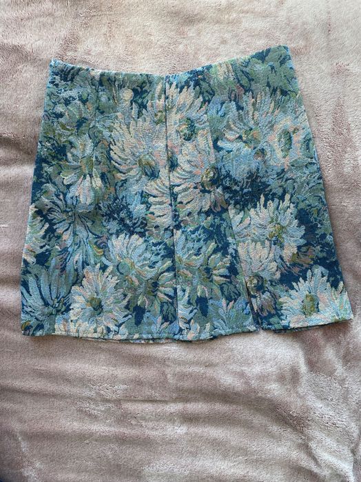 Нова къса пола от плътен плат