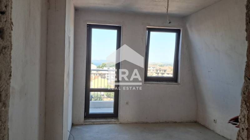 Тристаен апартамент за продажба, с голяма дневна, в новопостроена сгра