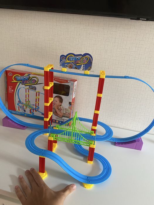 Локомотивче с 3D релсов път с лупинг, влак, релси, влакче