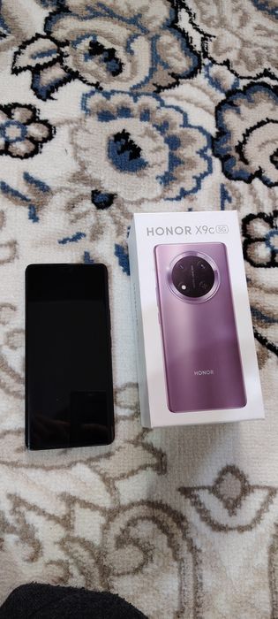 Honor x9c sotiladi hotrasi  8.256gb holati yangi.