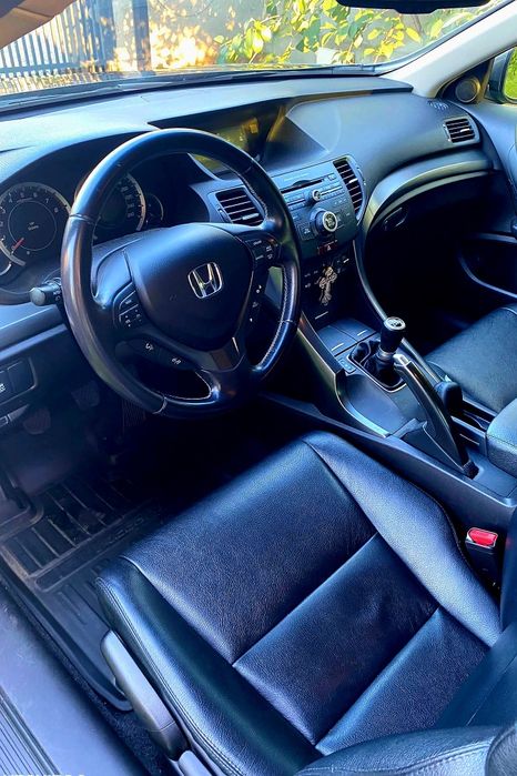 Honda Accord 2015, 2.0 MPI I-VTEC, service complet la Honda, stare perfectă.