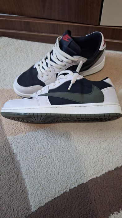 Vând jordan 1 low travis scott