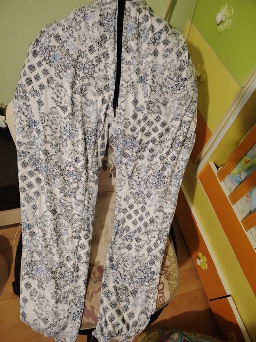 Продавам дънки, панталони